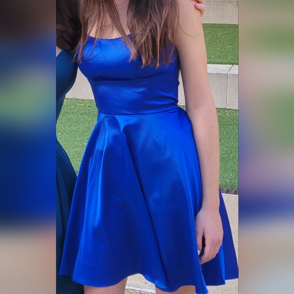 Juniors' Open-Back A-Line Dress - Picture 3 of 4